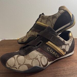 Coach sneakers, Jenney, Velcro strap closure. SIZE 8M
